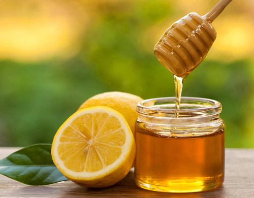 Cách làm căng da mặt bằng mật ong và chanh