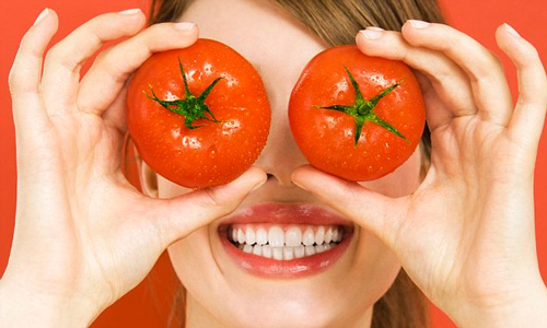 Cách chăm sóc da căng bóng tại nhà bằng cà chua