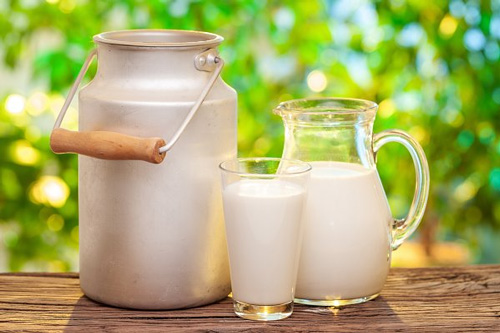 Cách chăm sóc da căng bóng tại nhà bằng sữa tươi