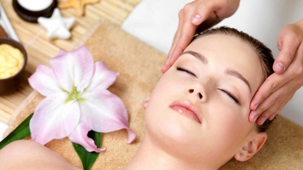 Massage căng da mặt hiệu quả và an toàn